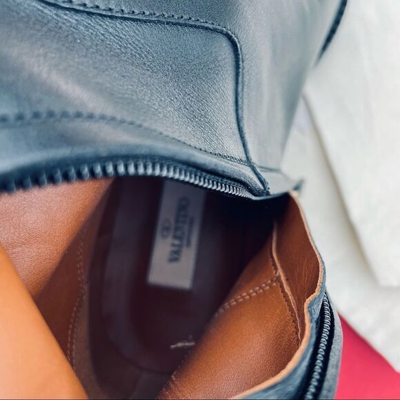 Authentic VALENTINO GARAVANI RUNWAY Bowrap buckled leather over-the-knee boots - Picture 16 of 16